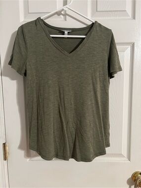 Jessica Simpson Olive Green V-Neck Short Sleeve Top